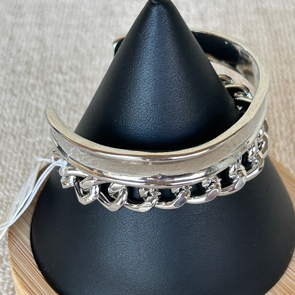 Brutalist Silver Chain Link Cuff Bracelet - Picture 5 of 10